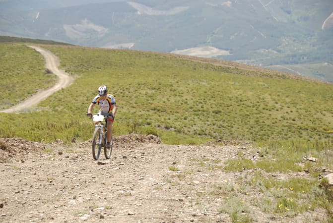 ciclista na serra da gardunha