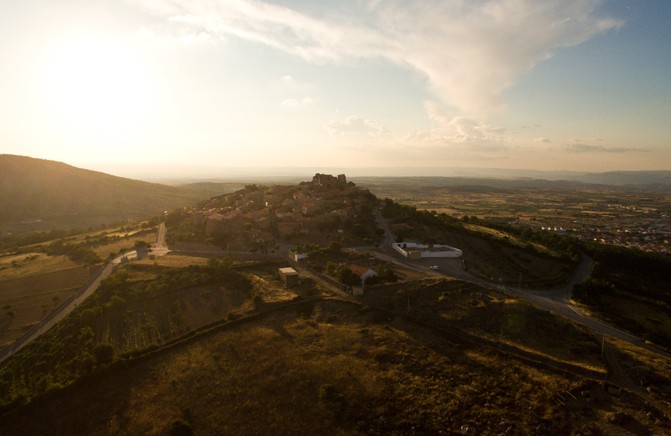 Pela história e cultura que ainda guardam, a aldeia histórica de Castelo Rodrigo e a vila fortaleza de Almeida são duas referências a não perder para quem visita a região.