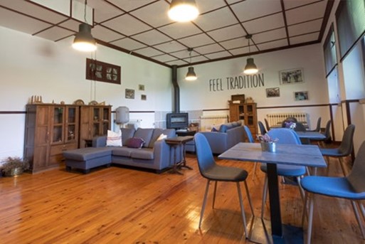 Sala de estar do Loriga Hostel Feel Nature, em Loriga