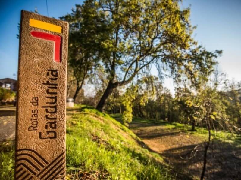 sinal de rota pedestre na serra da gardunha