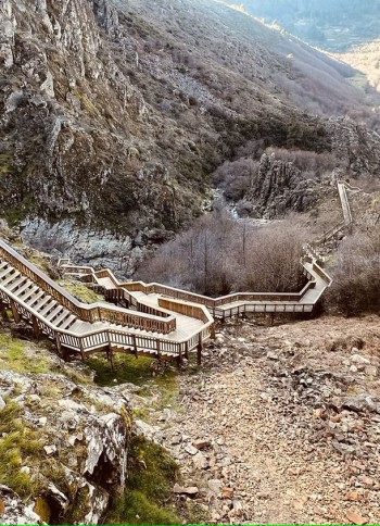 passadiços de madeira a descer o vale do mondego