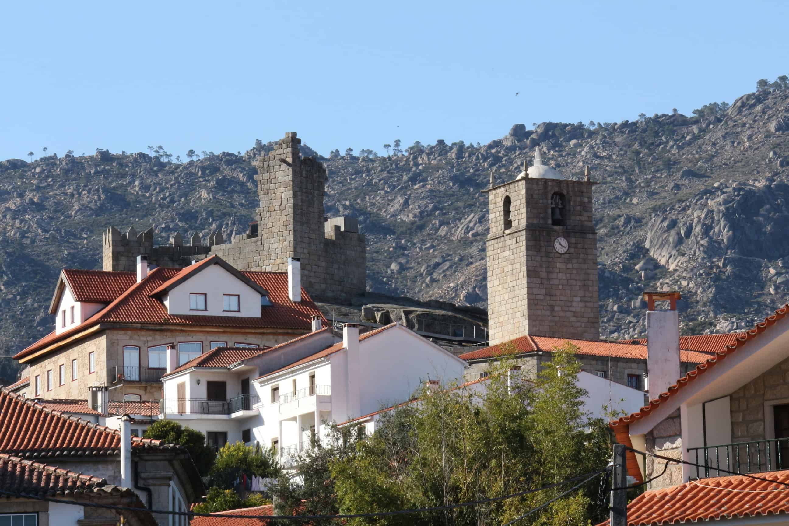 castelo e casario da aldeia histórica de castelo novo