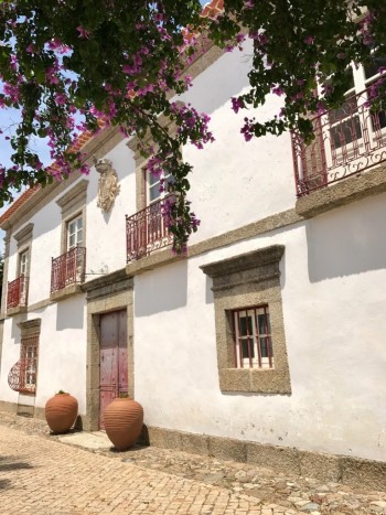 fachada do solar da quinta da porta. em Vale de Prazeres, Fundão